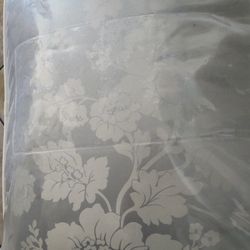 Brand New Green King Size Comforter 