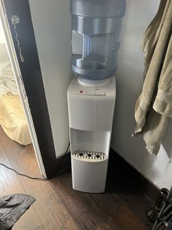 Hot And Cold Water Machine