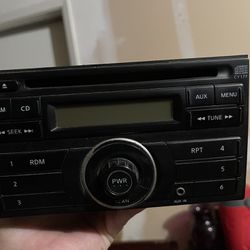 2011 Nissan versa factory CD Radio player