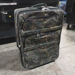 NICE LARGE PULL ALONG LUGGAGE 