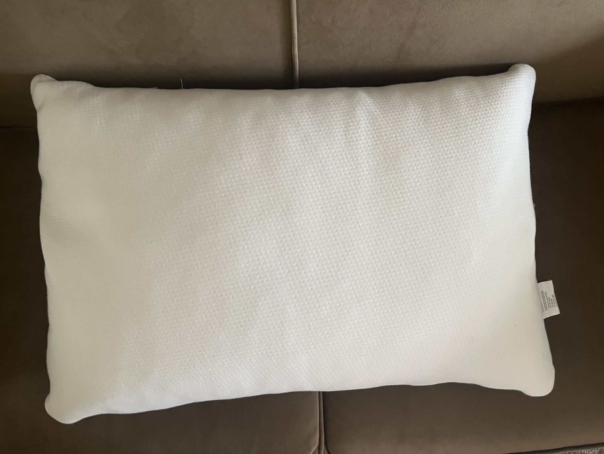 Feel the Fluff Adjustable Pillow. Neck Pain Relief