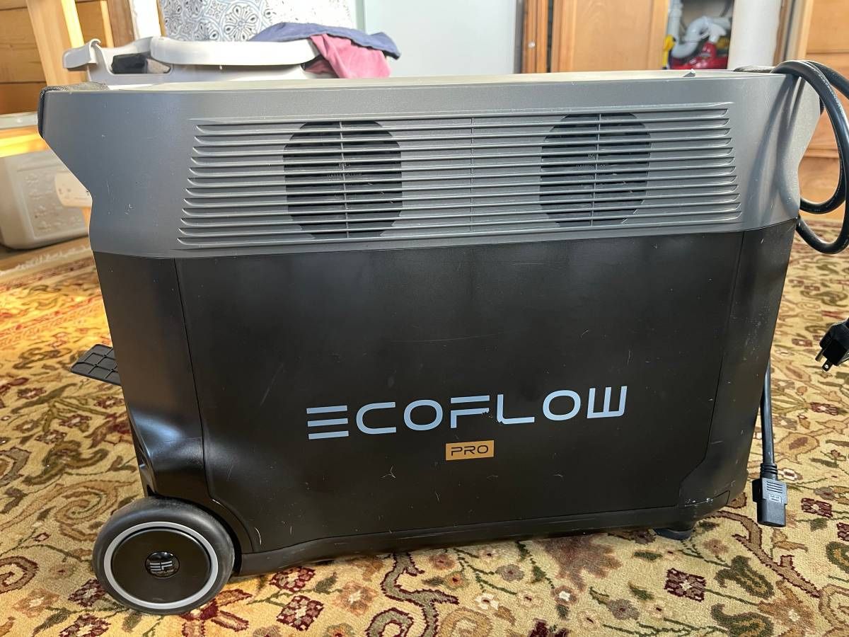 Solar Battery Generator (Ecoflow Delta Pro)