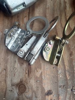 Tool for hanging with rope