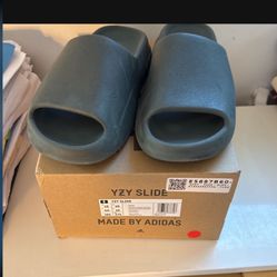 Adidas yeezy Slides Dark Grey Men Size 10 - Slightly Used