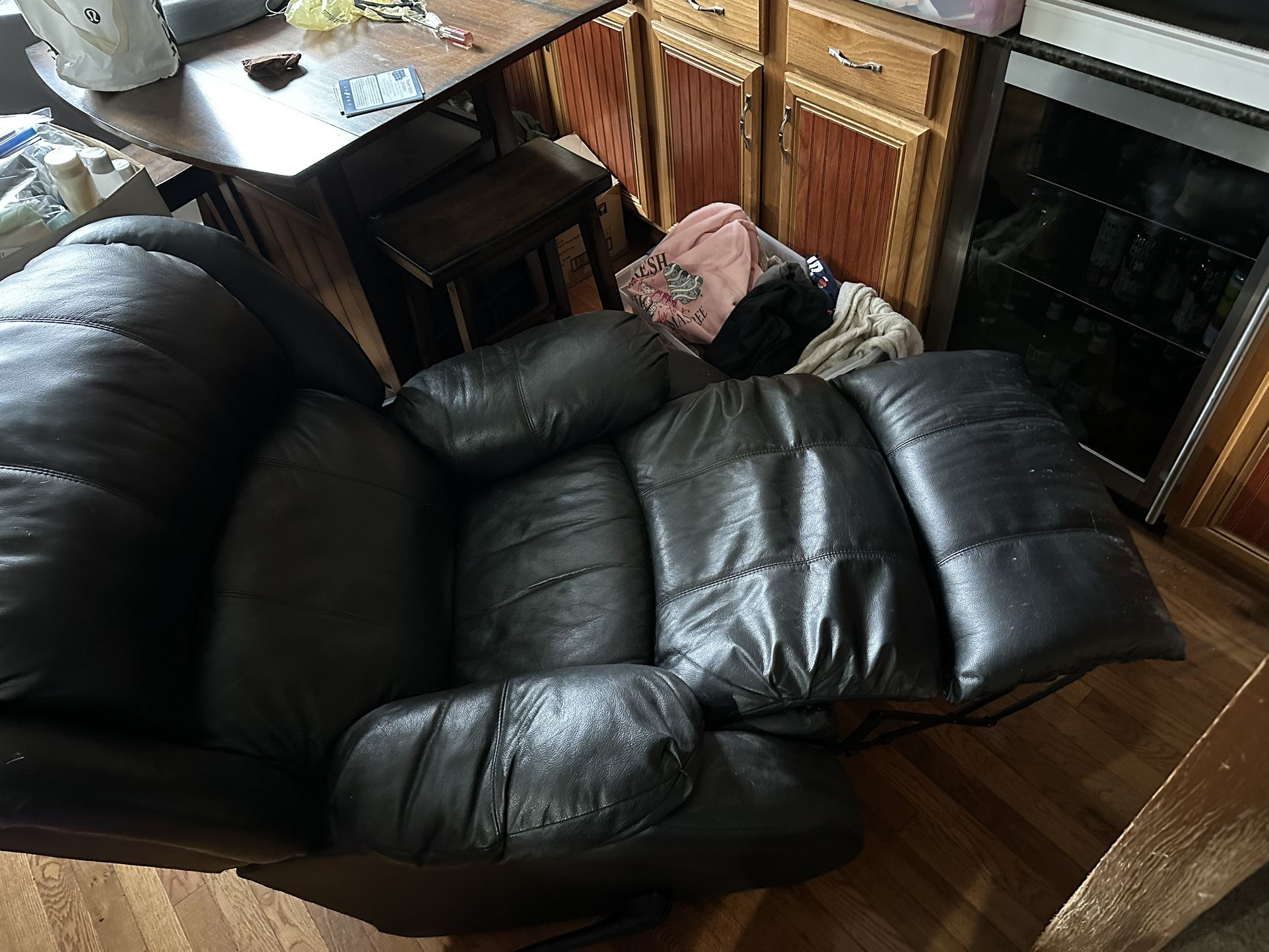 Great Recliner With Swivel Base