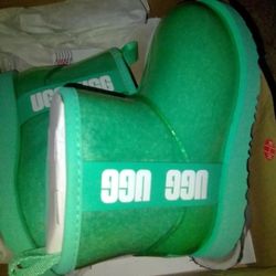Brand-new Kids Classic Clear UGGs/Size 11