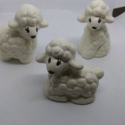 VINTAGE CERAMIC SET OF 3 LAMBS