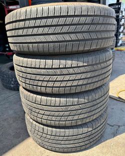 215/50/18 michelin 📍📍 Vendo un set de llantas con 80% de vida las 4 📍🌟