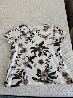 Women’s Croft & Barrow classic floral, print, white cotton, short sleeve shirt, size medium