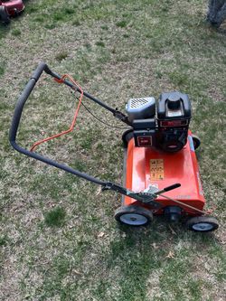 Husqvarna DT22 gas powered dethatcher