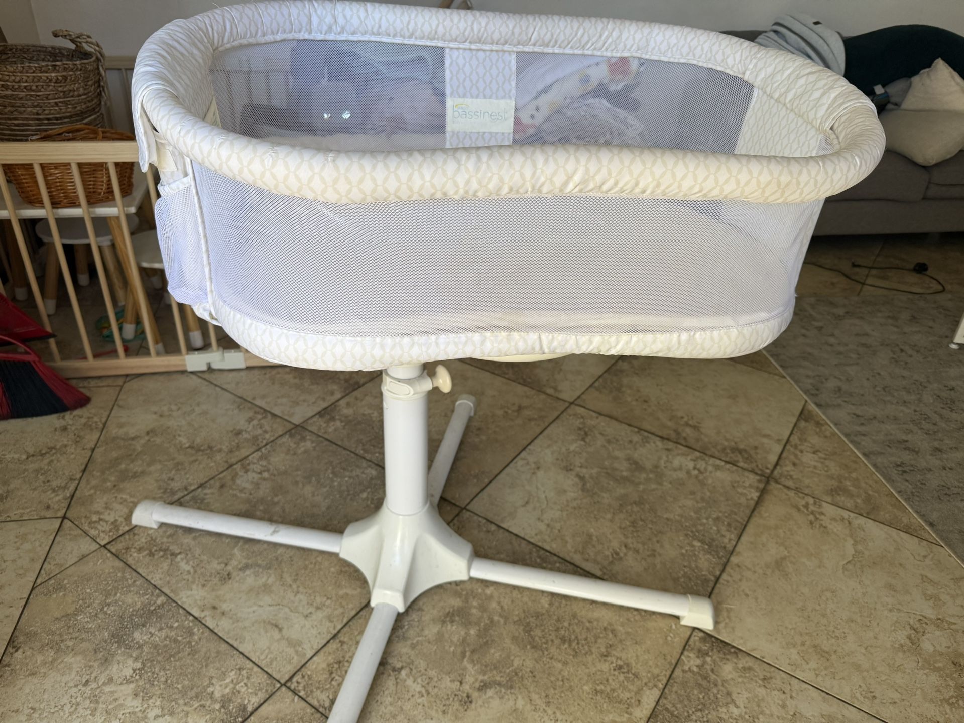 Halo Swivel Bassinet