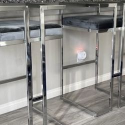 4 Counter Stools 
