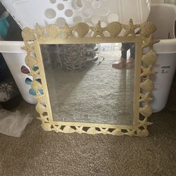 Mirror With Seashell Pattern 