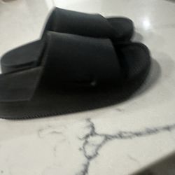 Nike slides Size 8 L. 