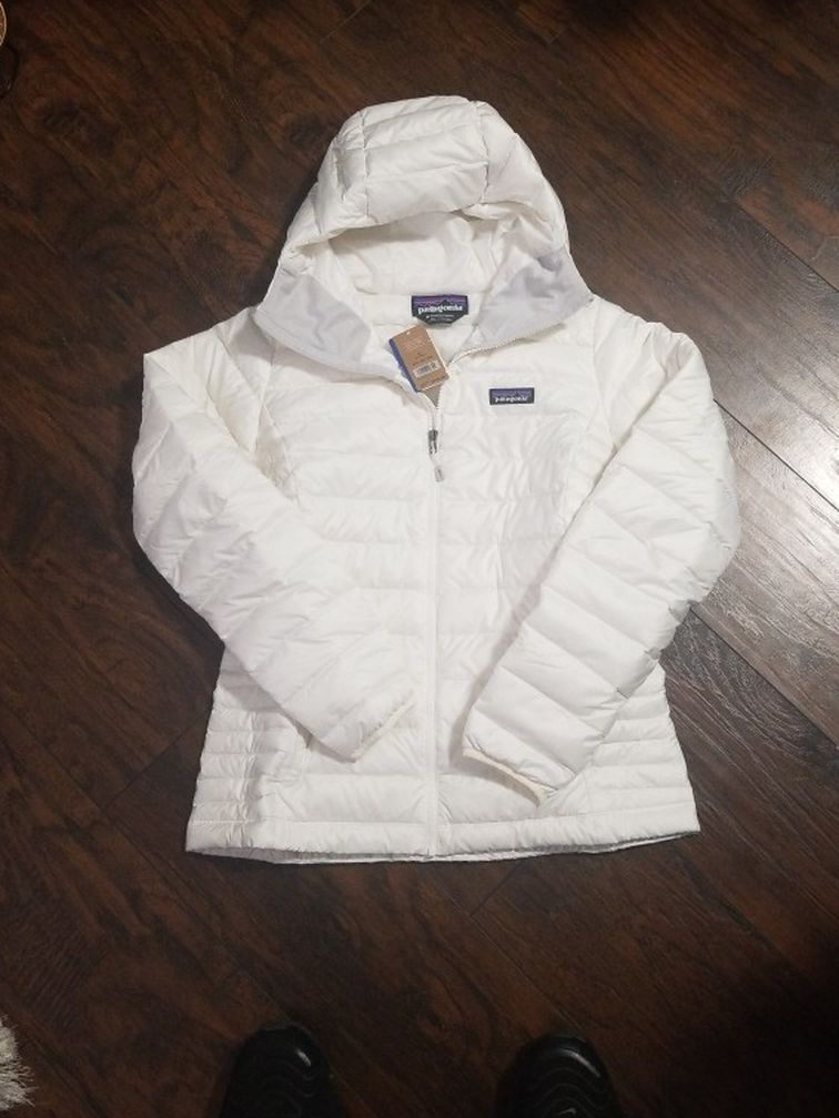 White patagonia womens jacket