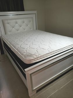NEW QUEEN PILLOW TOP MATTRESS WITH BOX SPRING
