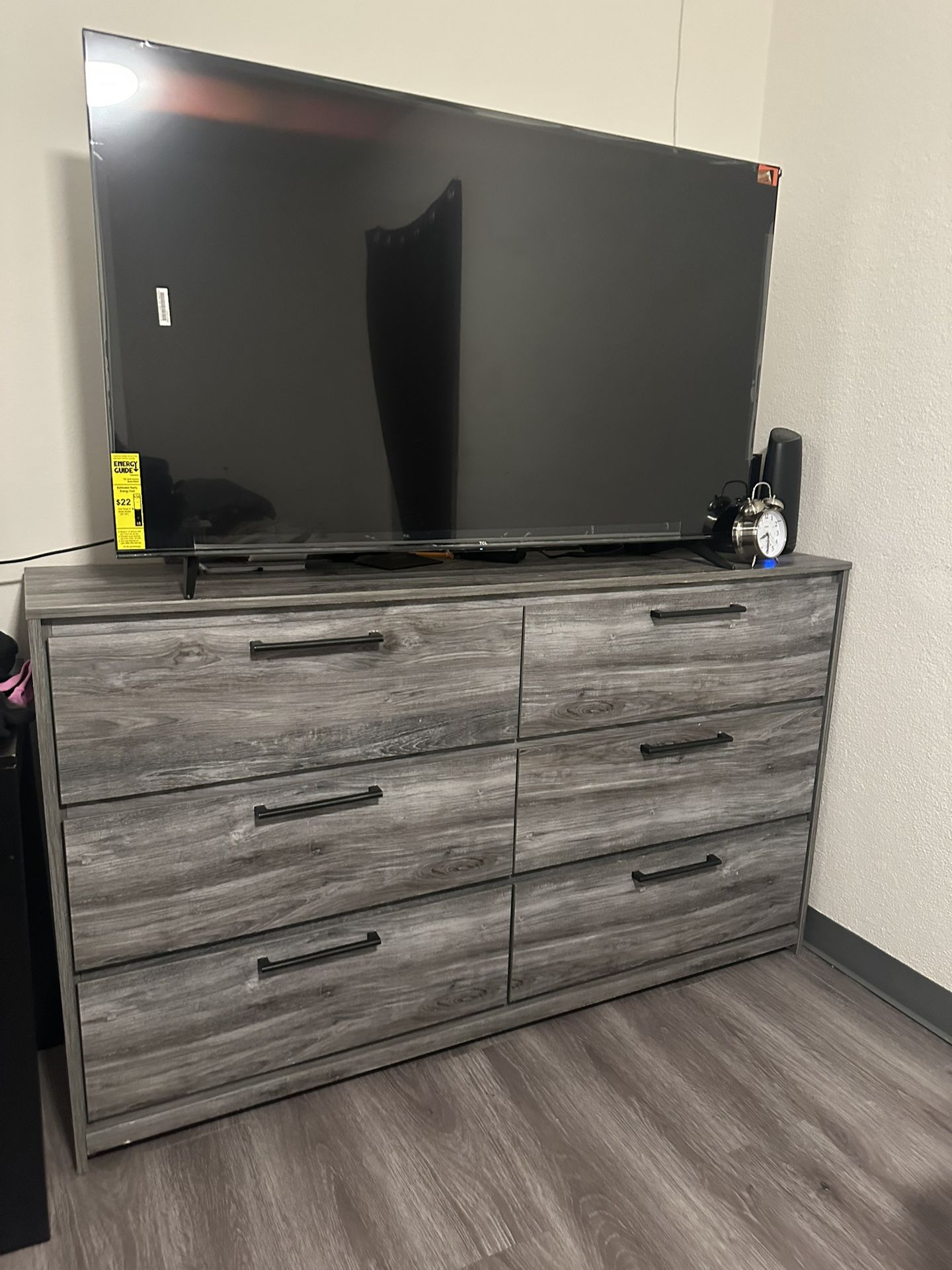 Dresser with mirror for Sale in Mcallen, TX OfferUp