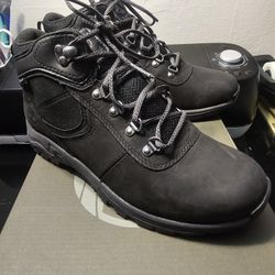 Women Timberland Hiking Boots Size 6.5 NEW!