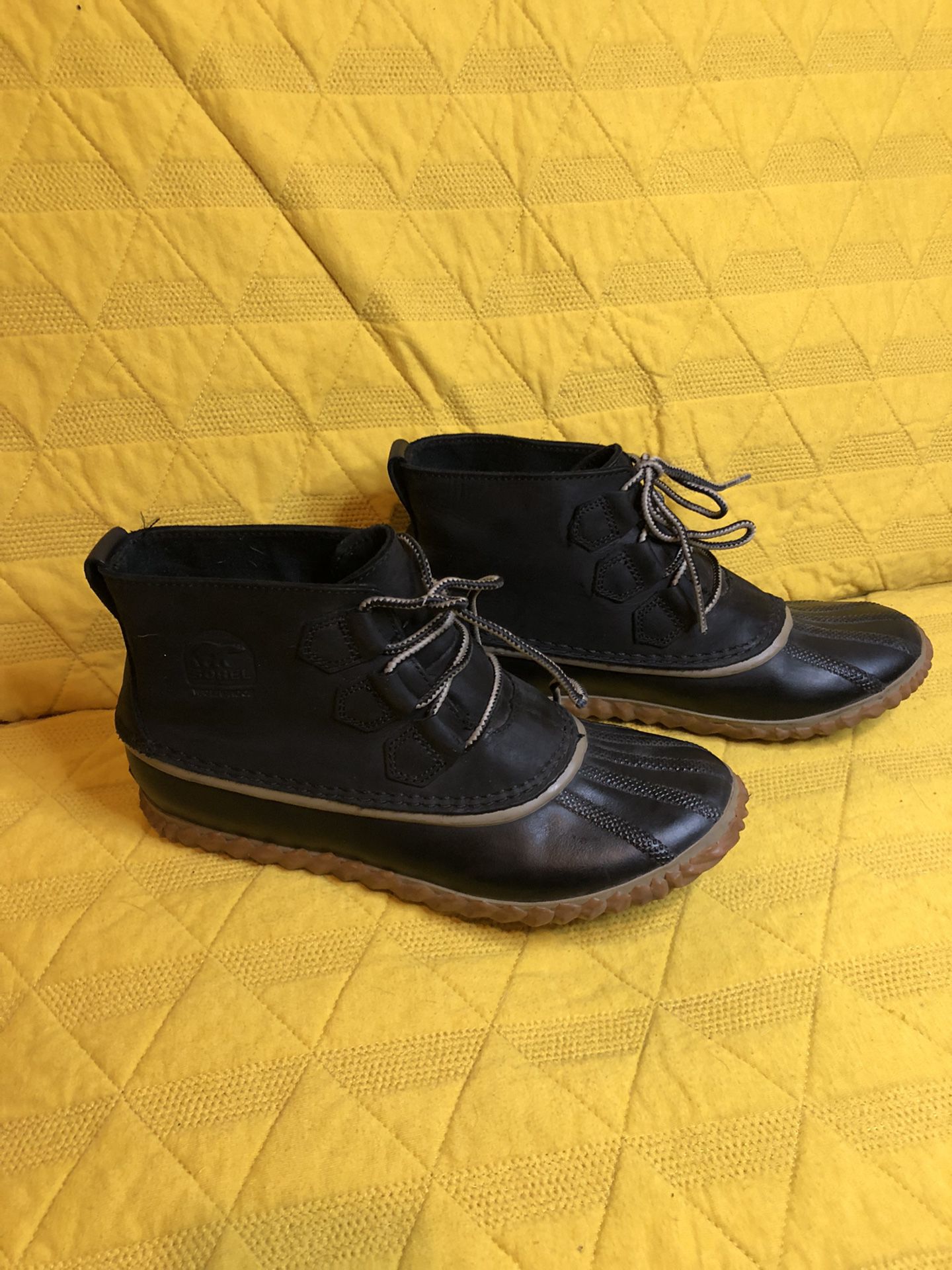 Waterproof Sorel “Duck shoes” Size 9