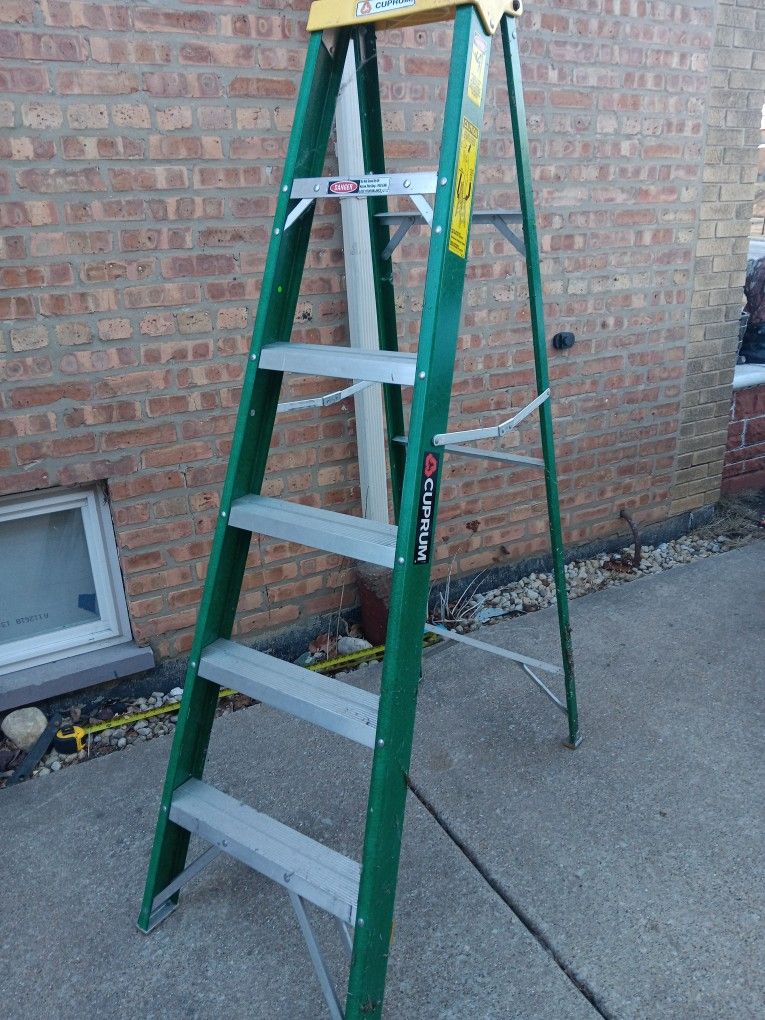 6' CUPRUM Fiberglass Ladder