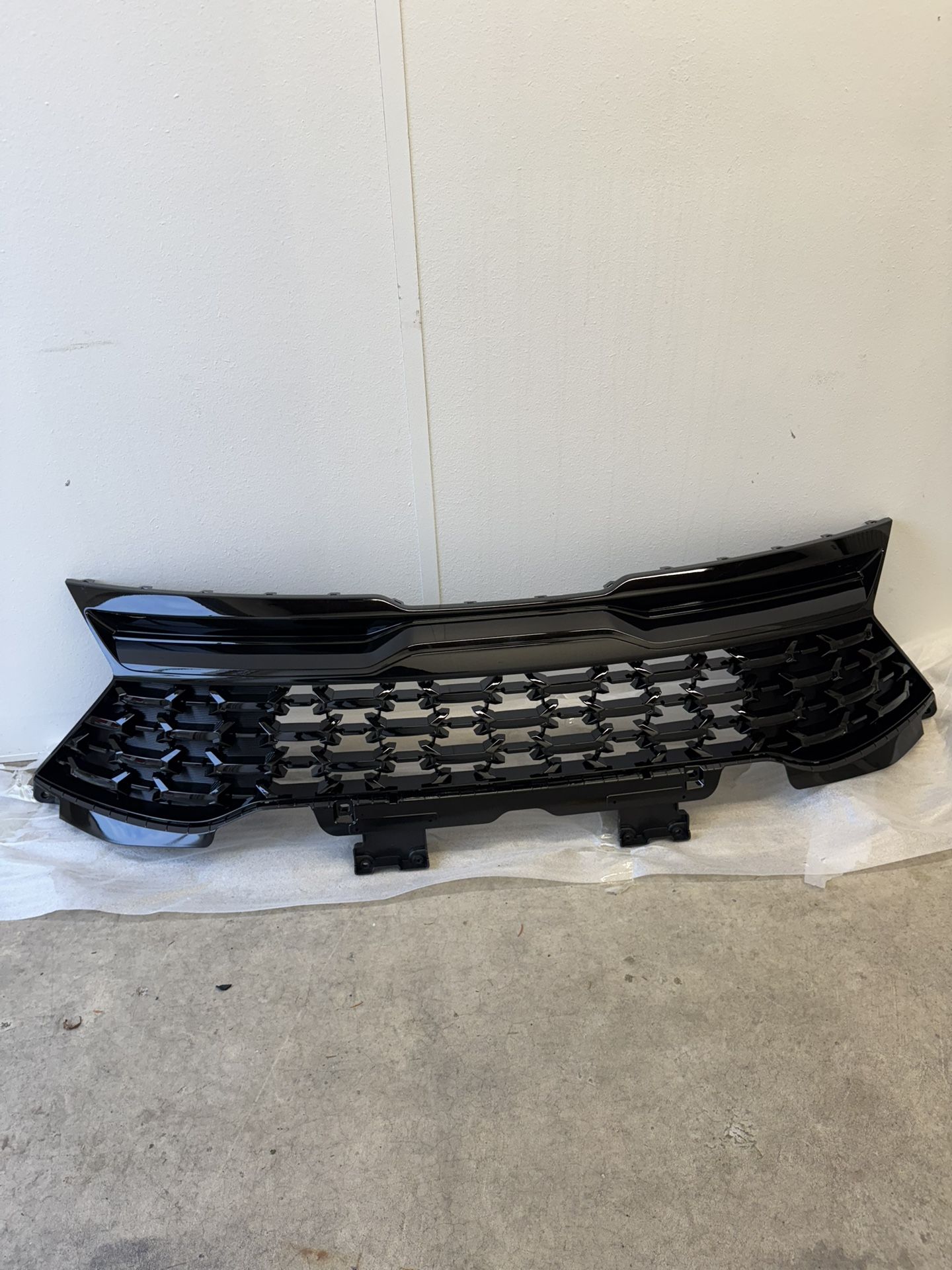 2023–2024 Kia Sportage X-Line Front Upper Grille OEM Black Chrome New
