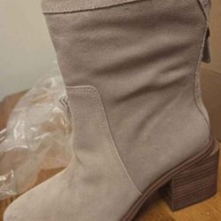 Women's Boots - 8 1/2 - NEW