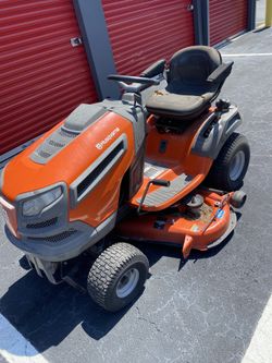 Riding lawnmower