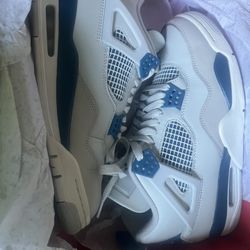 Jordan 4’s Retro Military Blue 200$