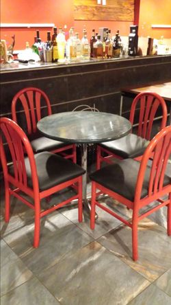 Commercial table and chairs gently used excellent condition
