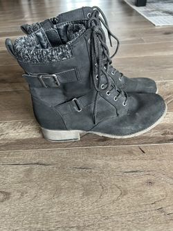 Women’s Lace Up Boots