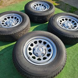 BRAND NEW CHEVY SILVERADO/ GMC SIERRA WHEELS WITH NEW GENERAL GRABBER TIRES 255/70R17