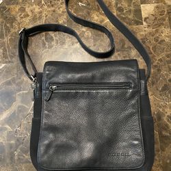 FOSSIL Crossbody Messenger Bag Purse Black Leather Organize Adjustable Strap
