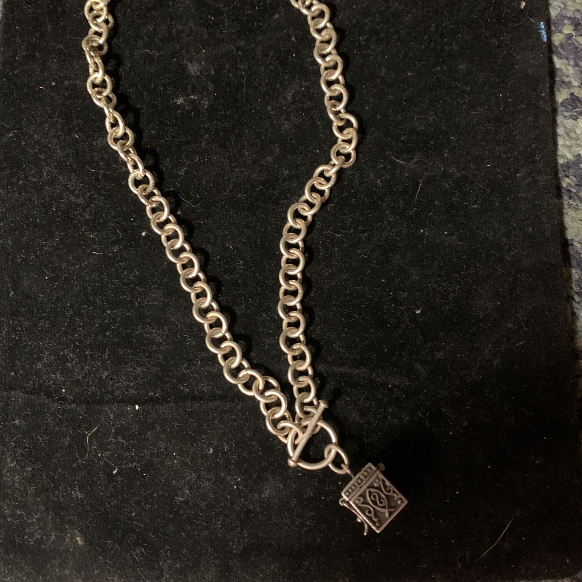 9 inch chain with Lil locket box cute