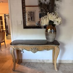 Entryway Mármol Table