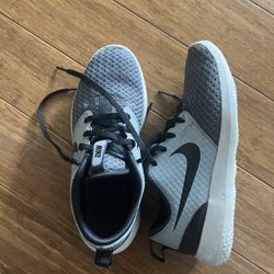 Boys Nike golf shoes. Size 4