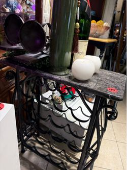 Vinera con mármol $30