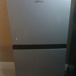 Mini Fridge With Freezer 
