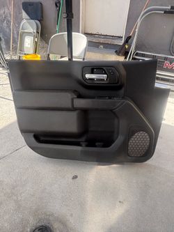 2019-2025 CHEVY SILVERADO SINGLE CAB DOOR PANEL LEFT SIDE