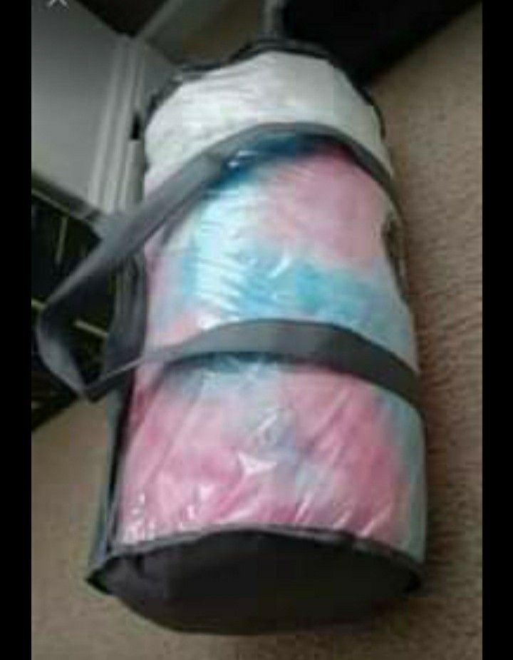New In Bag. 63x79 Beautiful Soft Colorful Fleece Blanket W/ Supra.   Sells Foe $33+. See All.photos.  Cash/pickup Only 