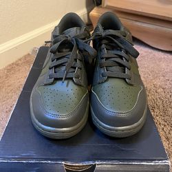 Nike Dunk Low "Cargo Khaki". Size 7Y