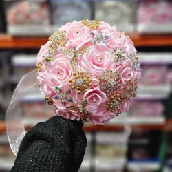 15ñera Round Bouquets 