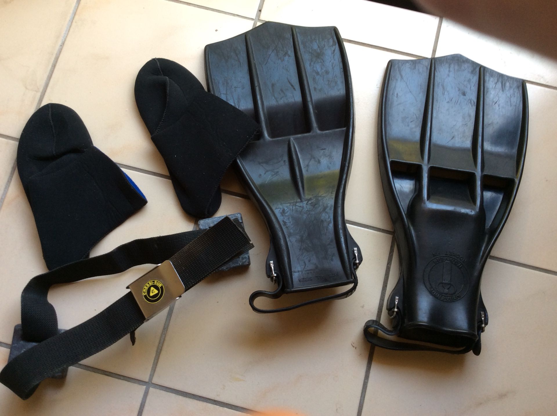 US Divers Rocket Fins, Booties size 10 - 12, Belt and Weights. All thats needed is a mask!