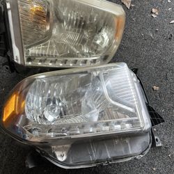 2017 TOYOTA TUNDRA HEADLIGHTS 