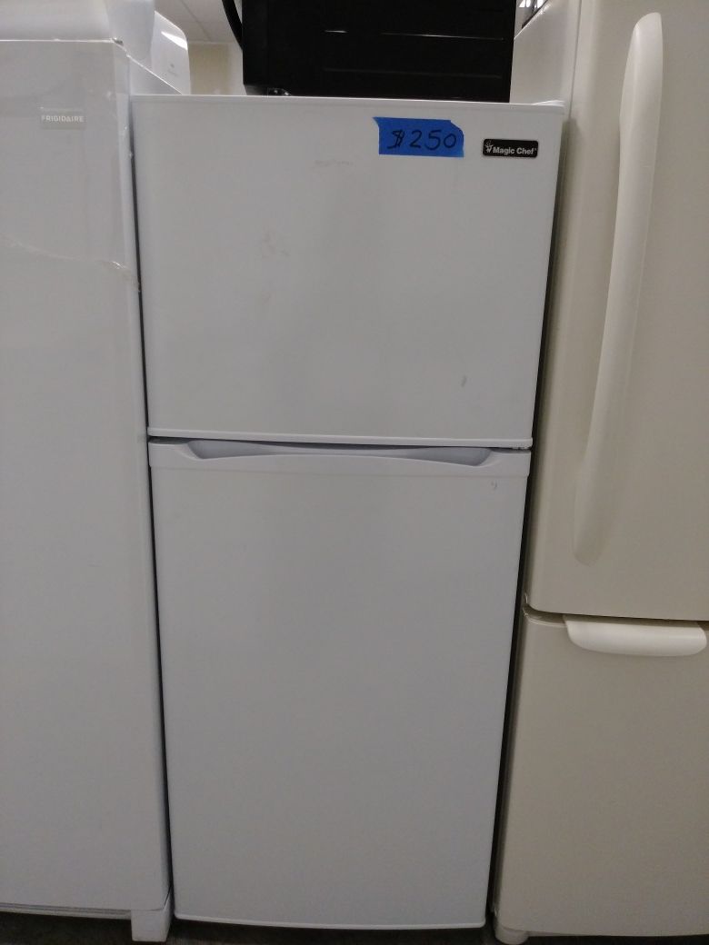 Magic chef top&bottom refrigerator