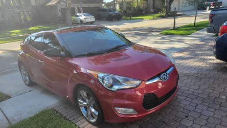 2013 Hyundai Veloster Automatic.