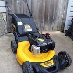 Like-New DeWalt 21" Inch 625EXI Gas RWD Self Propelled Lawnmower With Bag