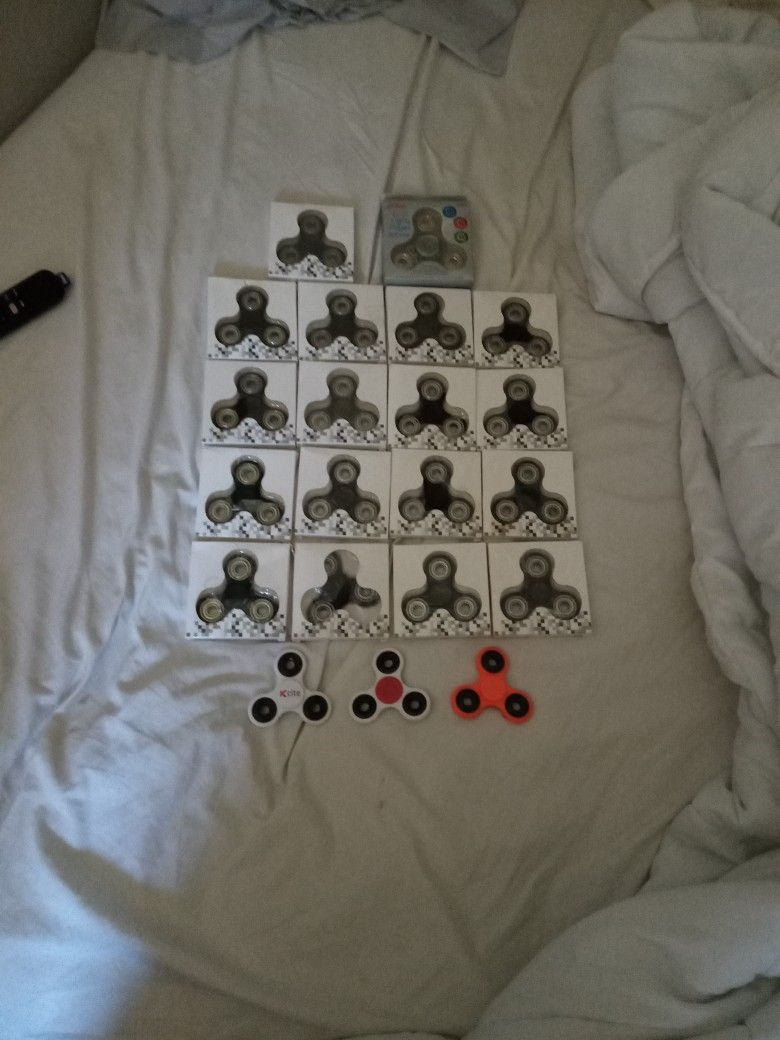 SPINNERS. 21 IN ALL