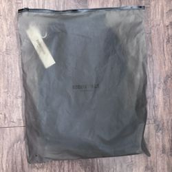 black essential shorts