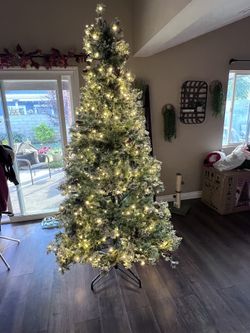 Pre Lit 7.5ft Christmas Tree Comes With Bag