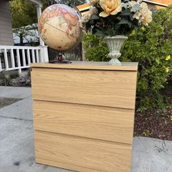 Modern Dresser Chest of Drawers Furniture Excellent Condition